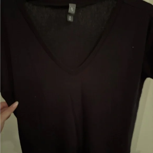 black vneck - Picture 2 of 4